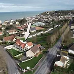 Tracy Villa